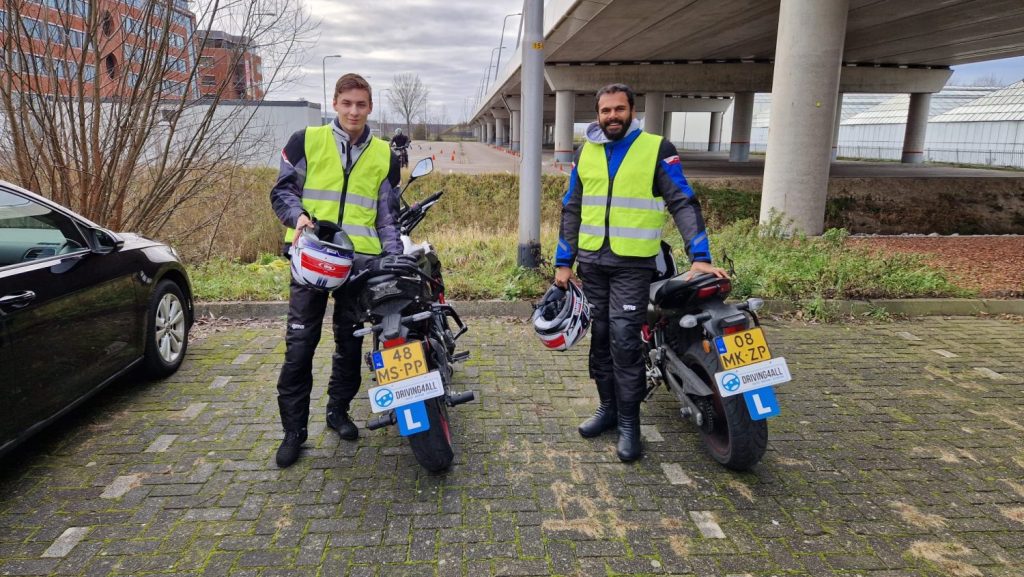 Motorrijles in Rijswijk met instructeurs van Driving4All