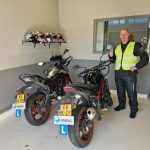 Motorrijles in Delft met instructeur en lesmotoren van Driving4All