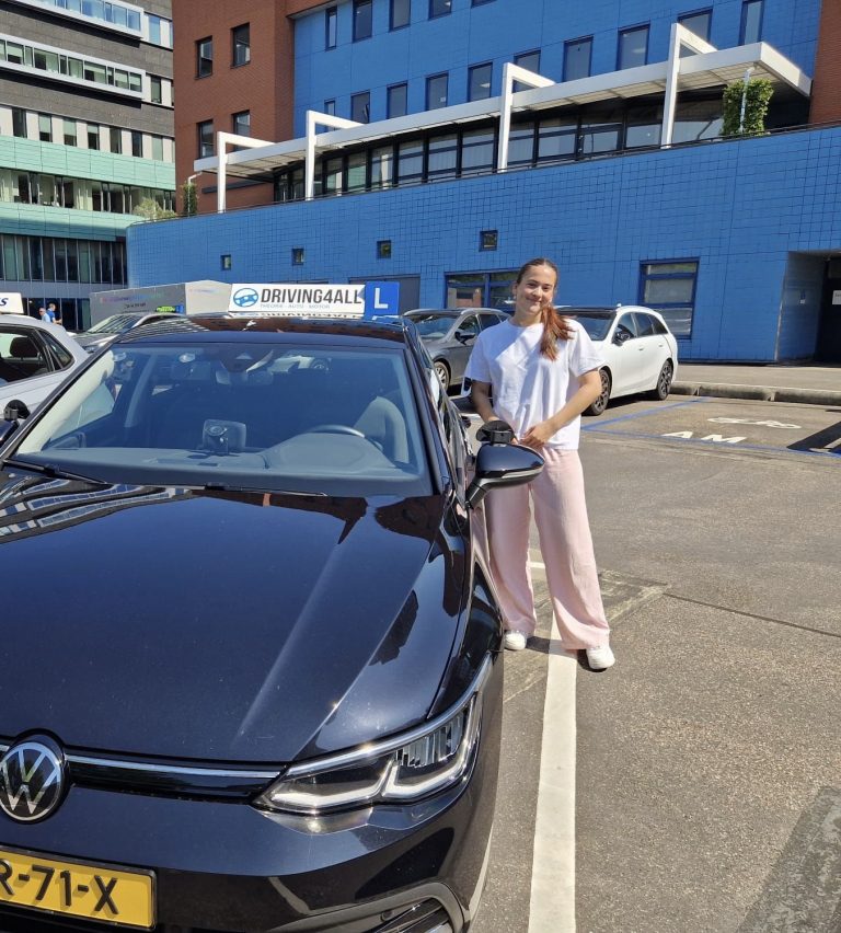 Geslaagde leerling van autorijschool Driving4all
